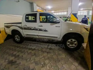Toyota Hilux 2014 White