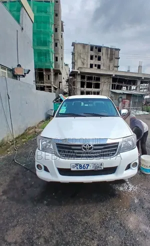 Photo - Toyota Hilux 2014 White