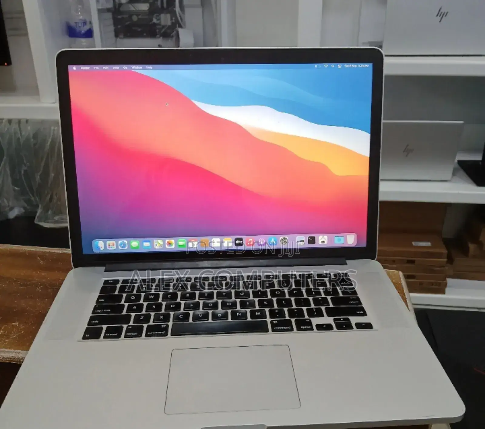 New Laptop Apple MacBook Pro 2015 16GB Intel Core i7 SSD 256GB