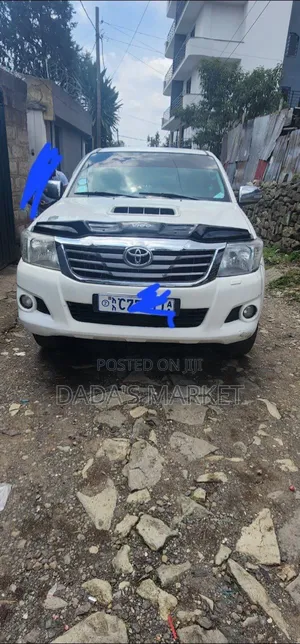 Toyota Hilux 2013 White