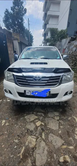 Toyota Hilux 2013 White