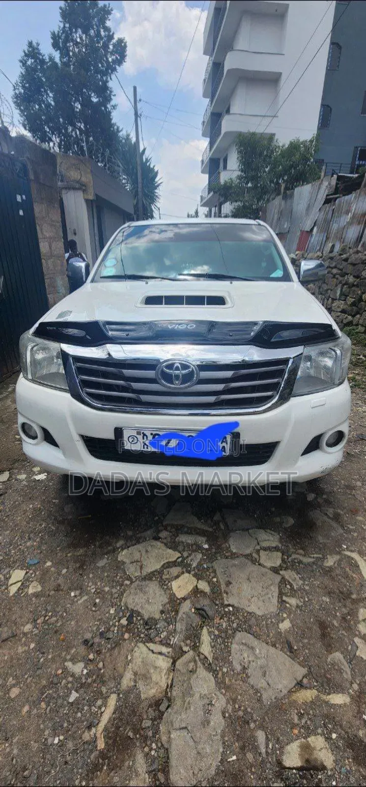 Toyota Hilux 2013 White