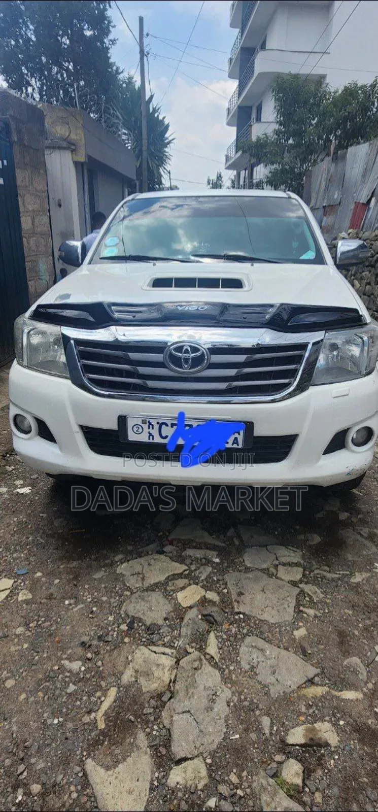 Toyota Hilux 2013 White