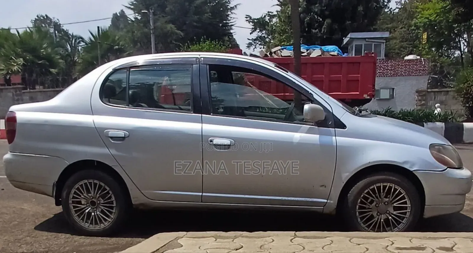 Toyota Platz 2001 Silver