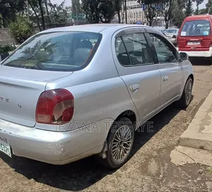 Toyota Platz 2001 Silver