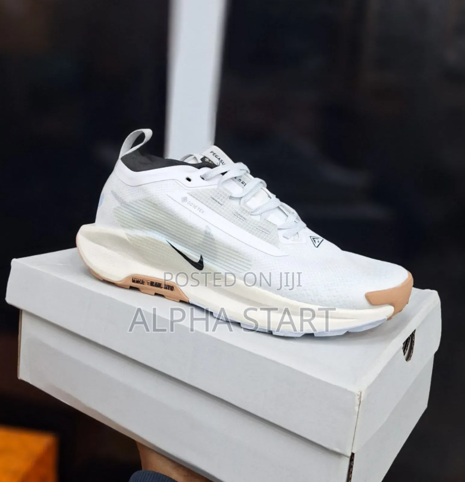  New Arrival  
 Nike Gore-Tex Sneaker 
 Made in Vietnam