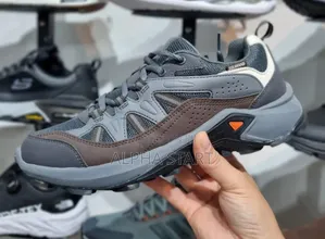 Photo - Solawand Hiking Master Quality Smooth Sneakers for You