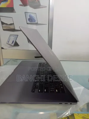 New Laptop Apple MacBook 2019 4GB Intel Core I7 SSD 512GB