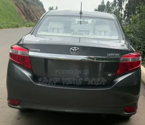 Toyota Yaris 2015 Gray