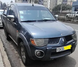 Photo - Mitsubishi L200 Single Cab 2.5 TD 4WD 2007 Gray