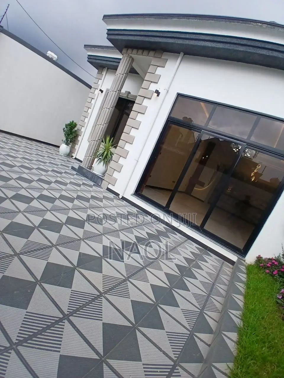 5bdrm House in Yeka for sale