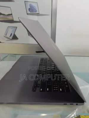New Laptop Apple MacBook Pro 2019 32GB Intel Core I9 SSD 1T