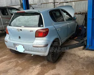 Photo - Toyota Vitz 1.0 FWD 3dr 2004 Blue