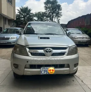Photo - Toyota Hilux 2008 Gold