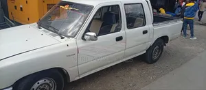 Photo - Toyota Hilux 1995 White