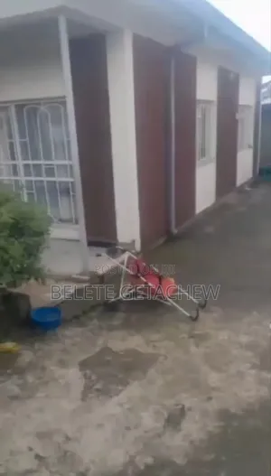 3bdrm Villa in Ayat, Old Villa, Bole for sale