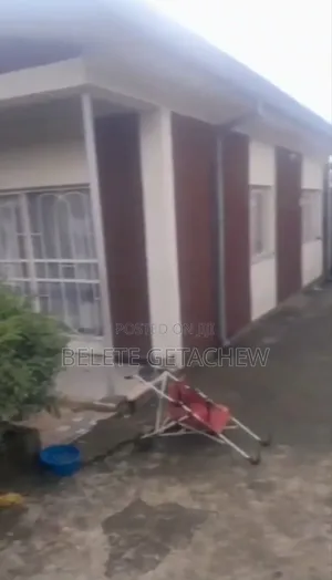 3bdrm Villa in Ayat, Old Villa, Bole for sale