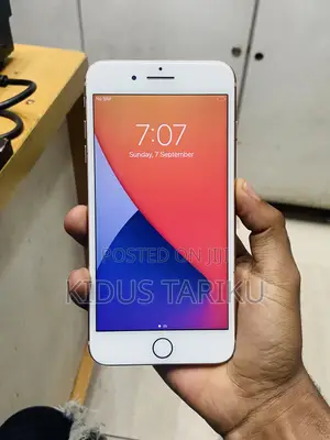 Photo - Apple iPhone 8 Plus 256 GB Gold