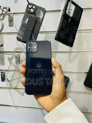 Photo - Apple iPhone 12 64 GB Black