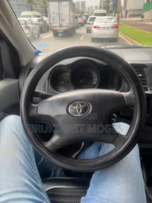 Toyota Hilux 2010 White