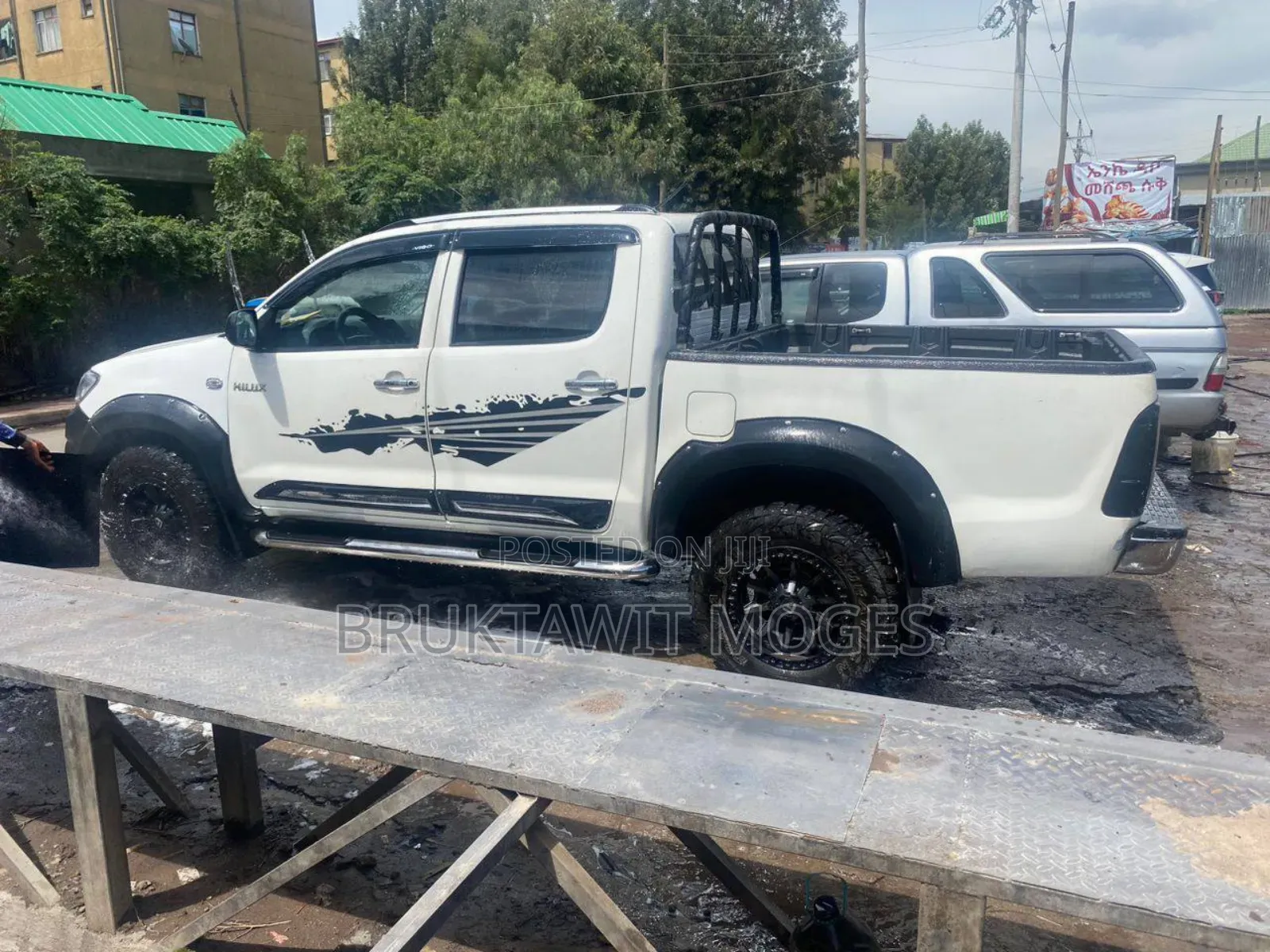 Toyota Hilux 2010 White
