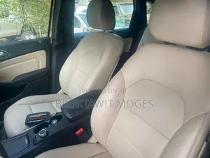 Mercedes-Benz C200 2012 Beige