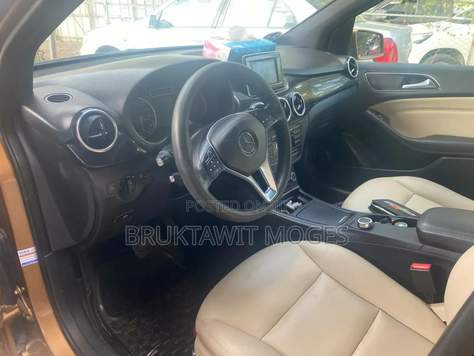 Mercedes-Benz C200 2012 Beige