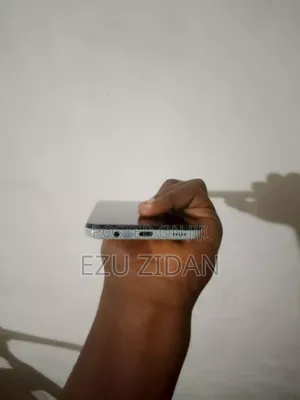 Photo - Samsung Galaxy A30 64 GB White