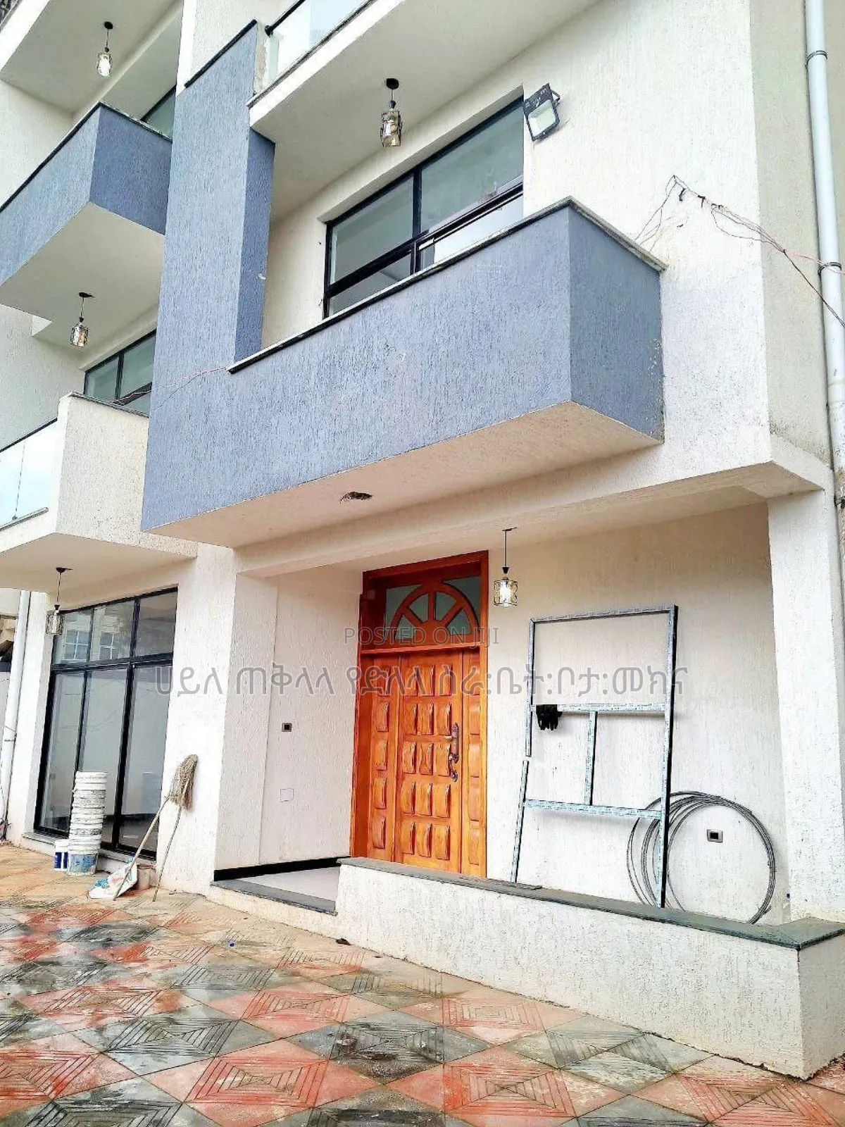 Furnished 6bdrm Townhouse/Terrace in አያት አካባቢ, Yeka for sale