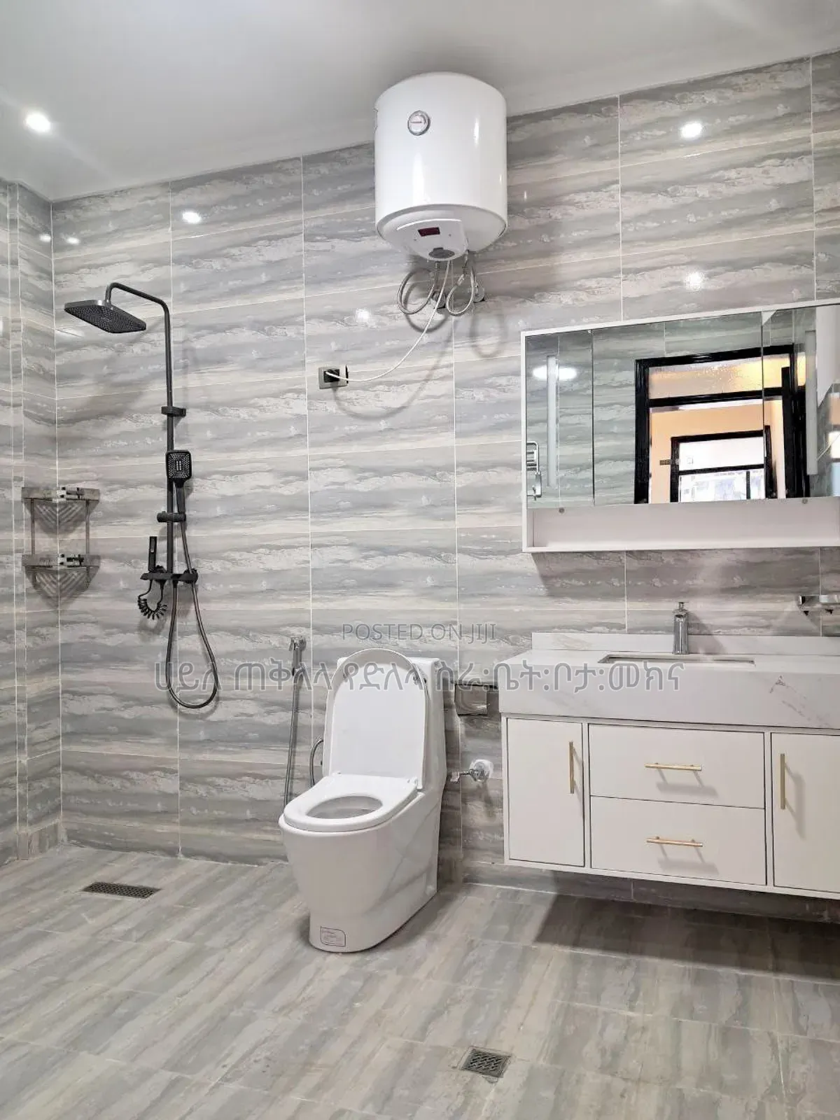 Furnished 6bdrm Townhouse/Terrace in አያት አካባቢ, Yeka for sale