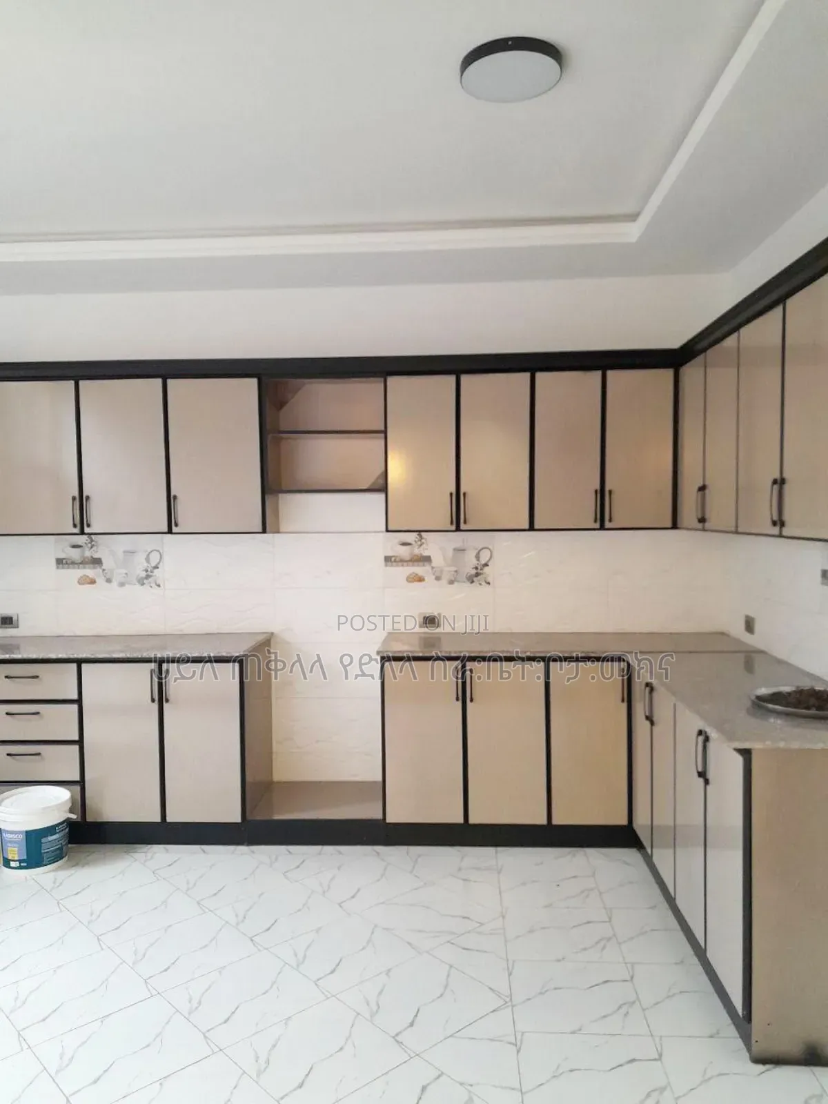 Furnished 6bdrm Townhouse/Terrace in አያት አካባቢ, Yeka for sale