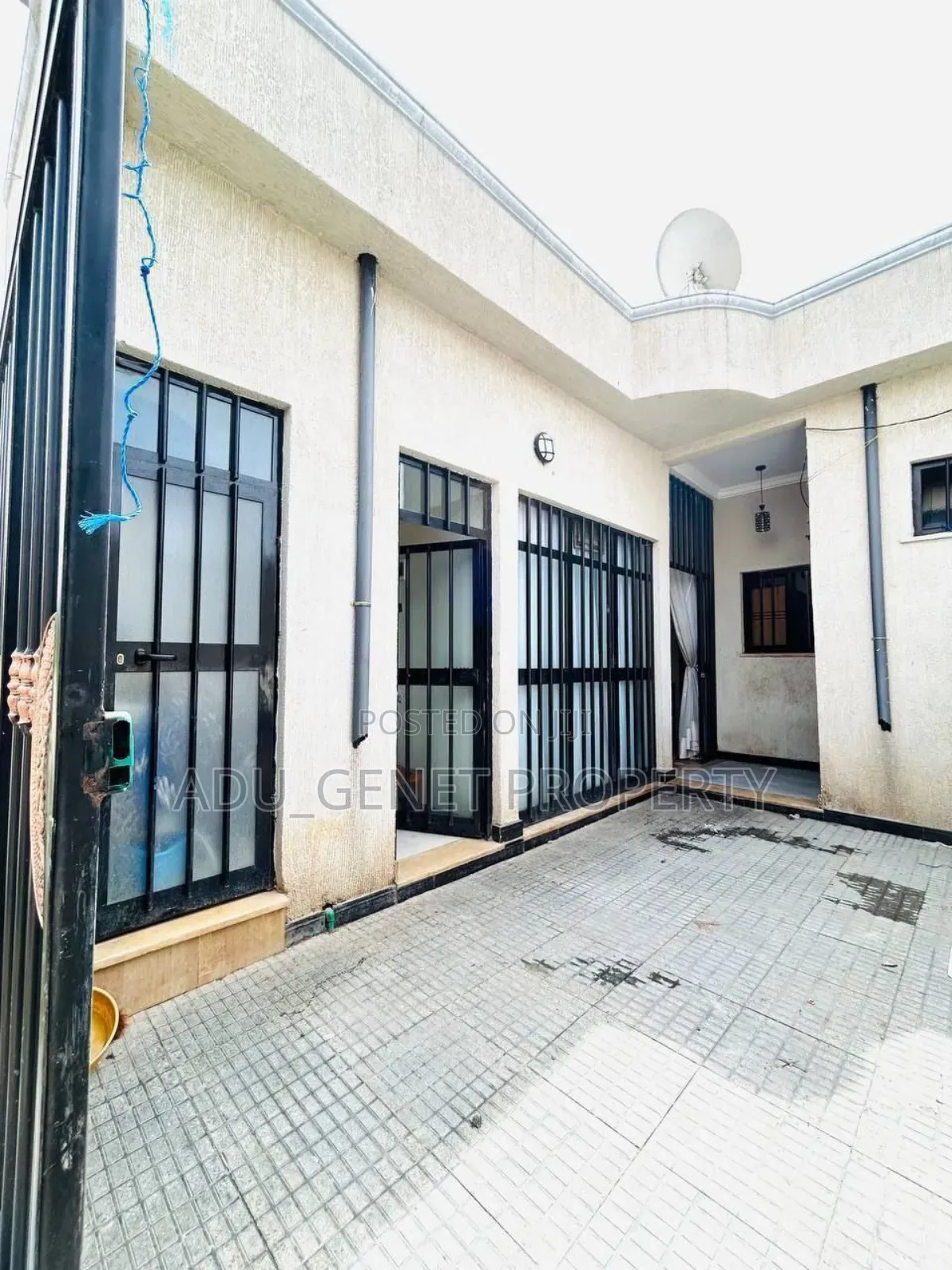 Furnished 2bdrm House in አያት, Yeka for sale