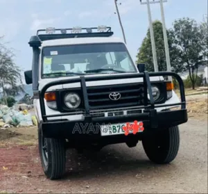 Toyota Land Cruiser 2002 White