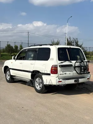 Toyota Land Cruiser 2001 White