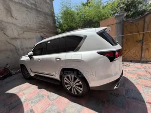 Lexus LX LX 600 2023 White