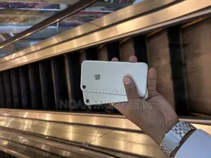 Photo - Apple iPhone 7 128 GB Rose Gold