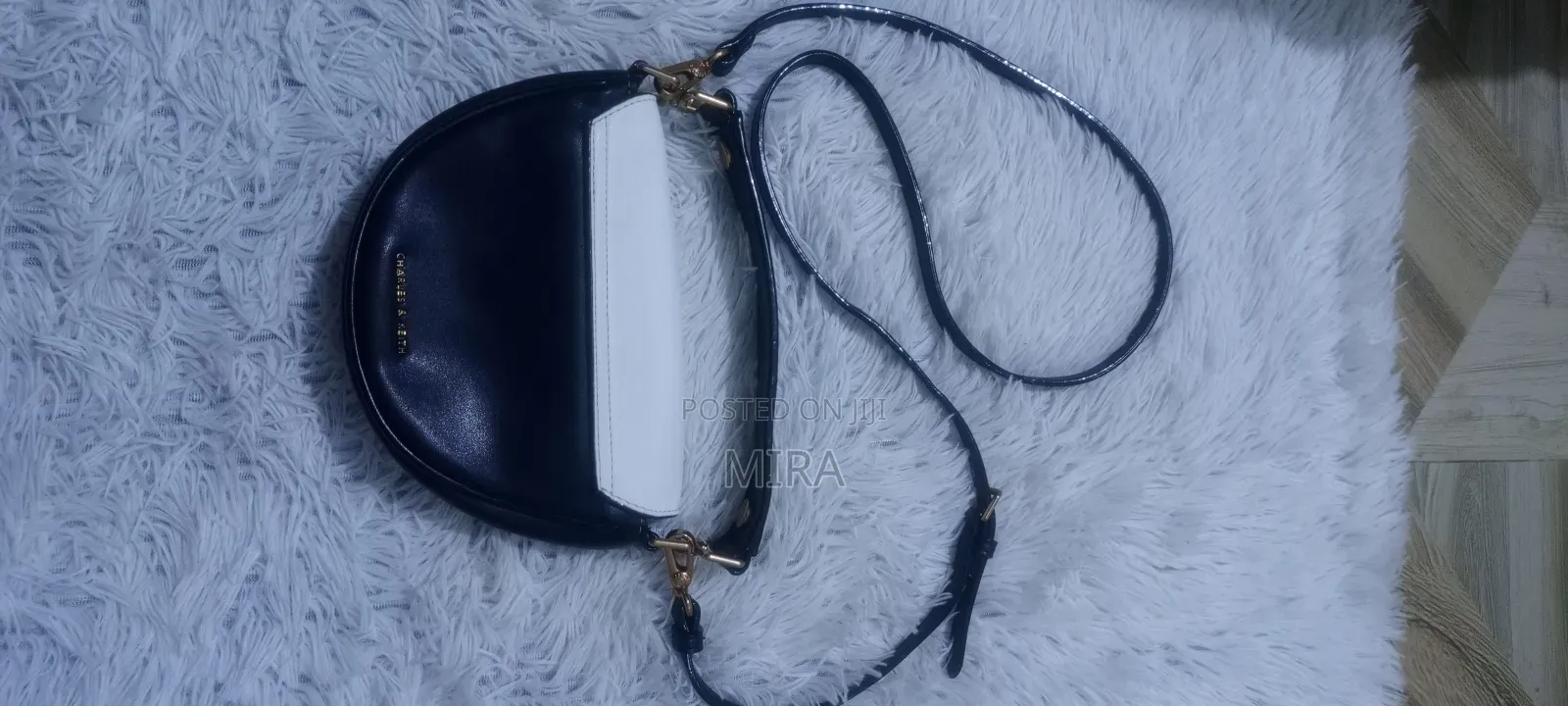 ምንም እንከን የሌለው ጥሬ ቦርሳ ቀለል ላለ አለባበስ ምትሆን ፅድት ያለች ብራንየ ቦርሳ