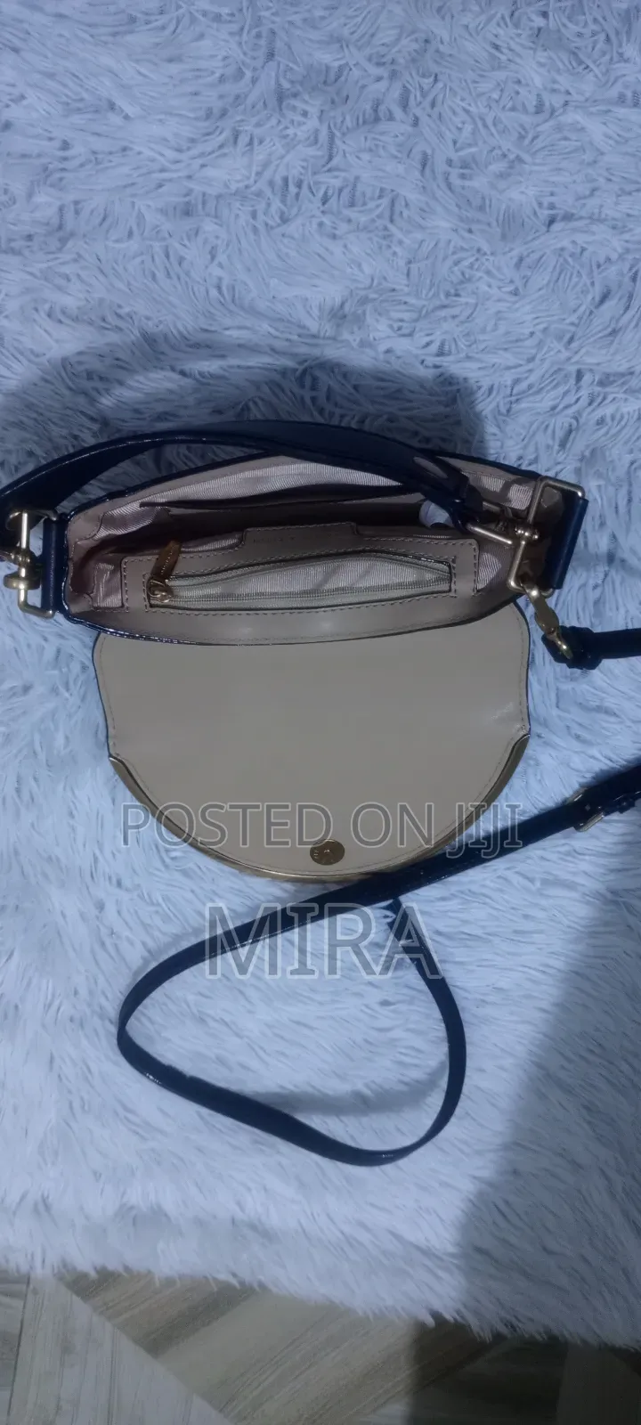 ምንም እንከን የሌለው ጥሬ ቦርሳ ቀለል ላለ አለባበስ ምትሆን ፅድት ያለች ብራንየ ቦርሳ