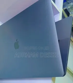 Photo - New Laptop Apple MacBook Pro 2017 16GB Intel Core I7 SSD 512GB