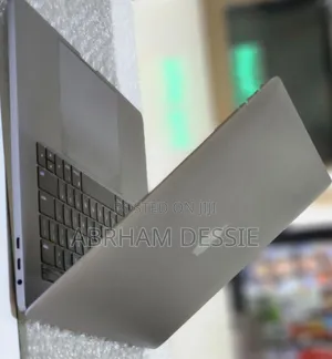 New Laptop Apple MacBook Pro 2017 4GB Intel Core I7 SSD 512GB