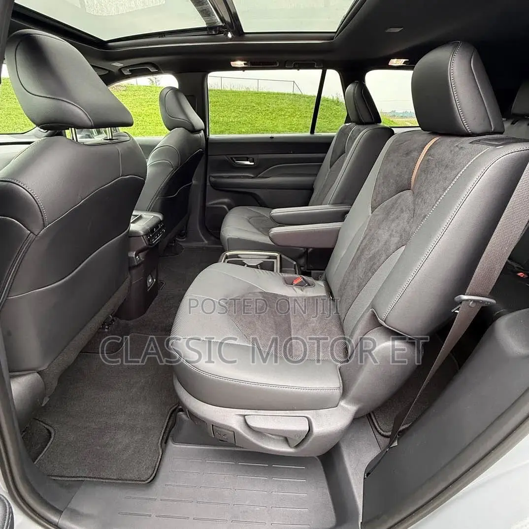 New Toyota Grand Highlander Hybrid 2025 Silver