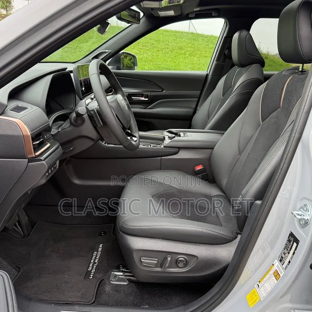 New Toyota Grand Highlander Hybrid 2025 Silver