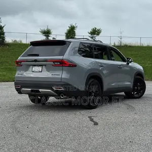 New Toyota Grand Highlander Hybrid 2025 Silver