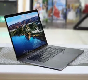 Photo - New Laptop Apple MacBook Pro 2017 16GB Intel Core I7 SSD 512GB