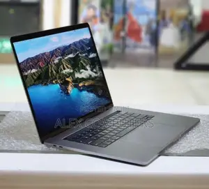 New Laptop Apple MacBook Pro 2017 16GB Intel Core I7 SSD 512GB