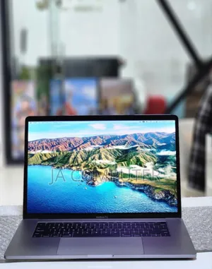 Photo - New Laptop Apple MacBook Pro 2017 16GB Intel Core I7 SSD 512GB