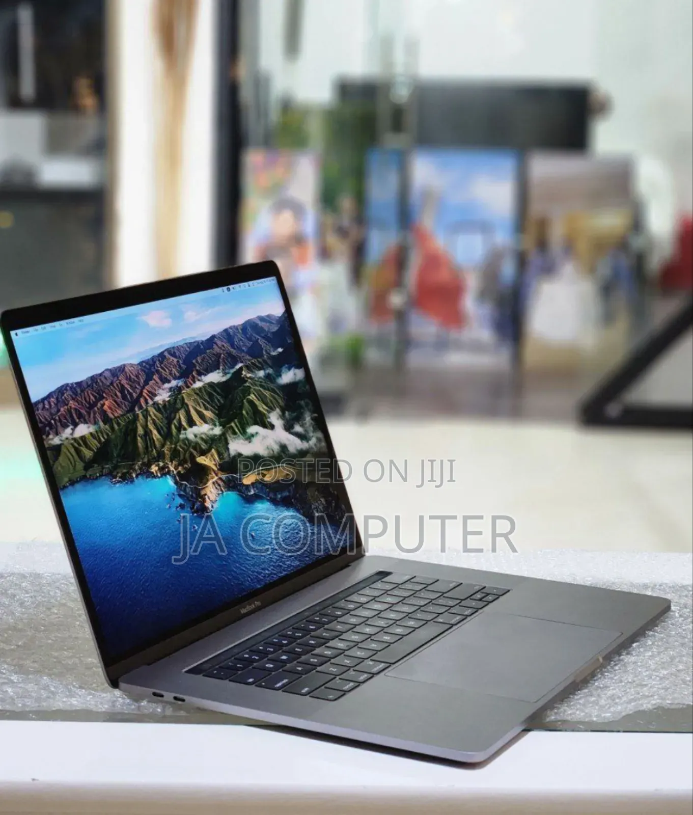 New Laptop Apple MacBook Pro 2017 16GB Intel Core I7 SSD 512GB