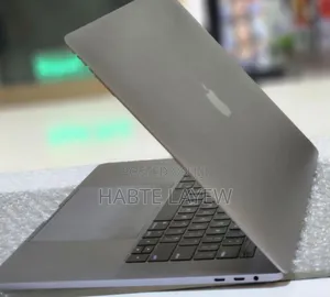 New Laptop Apple MacBook Pro 2017 16GB Intel Core I7 SSD 512GB