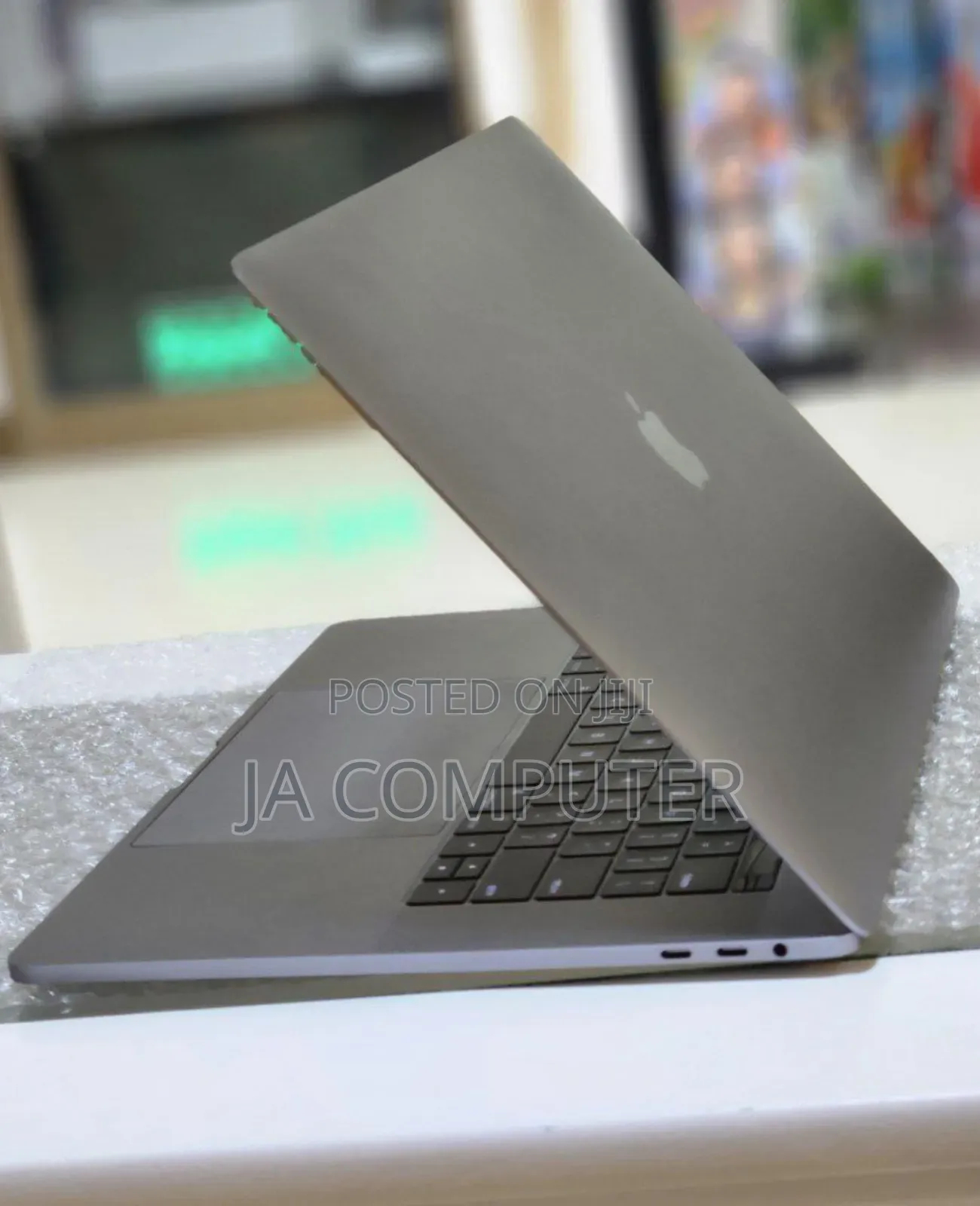 New Laptop Apple MacBook Pro 2017 16GB Intel Core I7 SSD 512GB