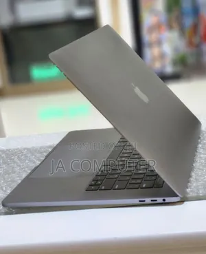 New Laptop Apple MacBook Pro 2017 16GB Intel Core I7 SSD 512GB